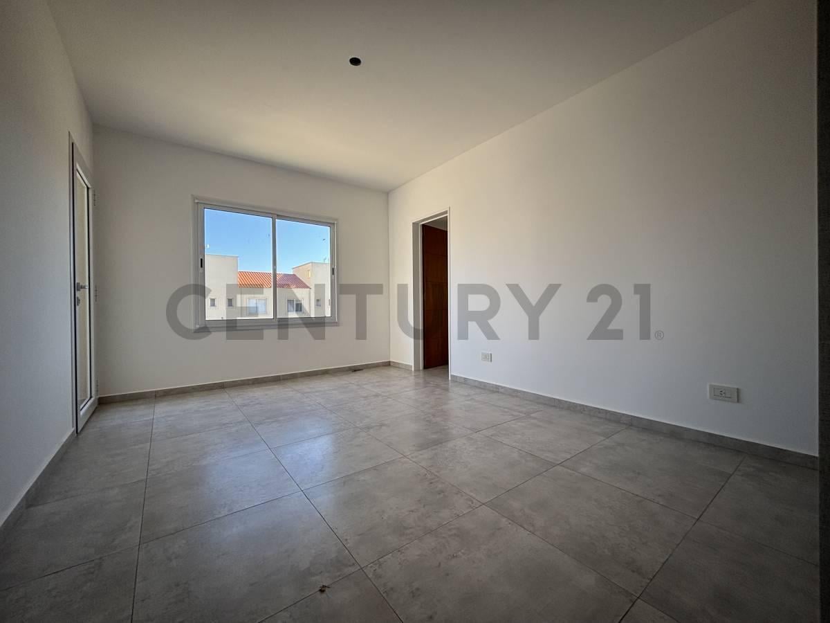 Foto de CASA TIPO Dúplex 4 Amb en Barrio La Angélica, Pilar | Jardín y Parrilla, imagen 2