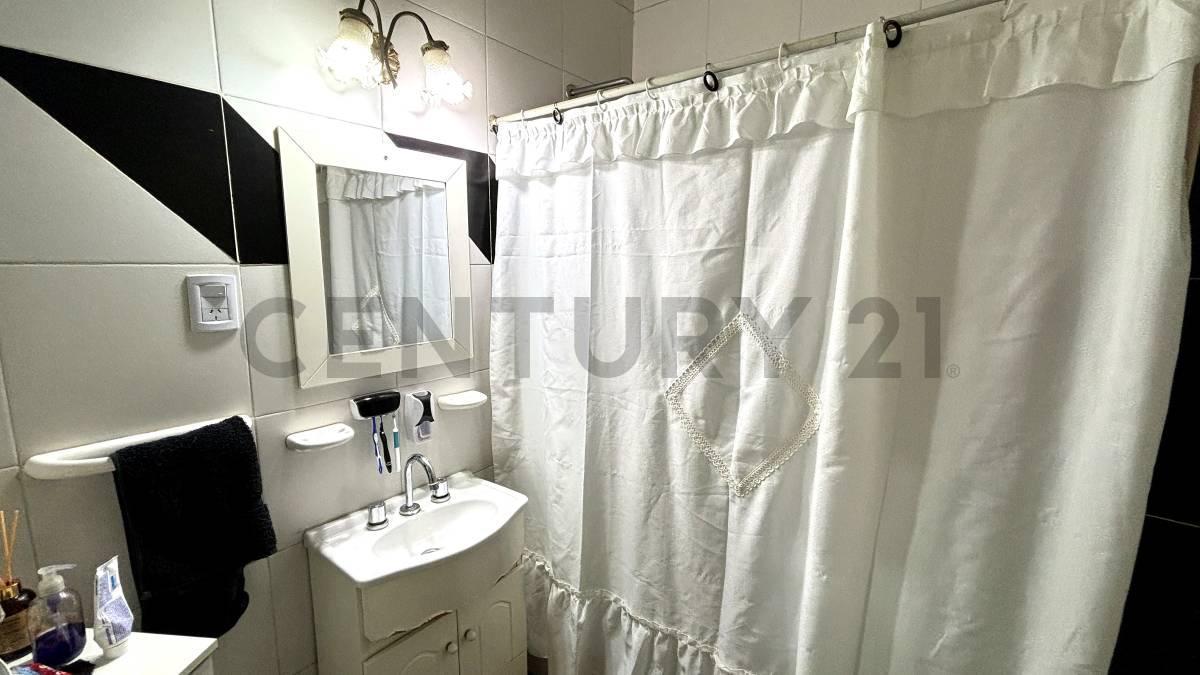 Foto de Casa con potencial profesional y residencial en Llavallol, imagen 5