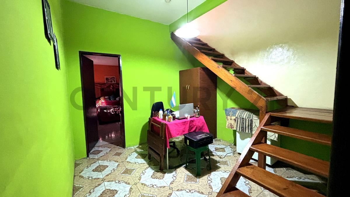 Foto de Casa con potencial profesional y residencial en Llavallol, imagen 1