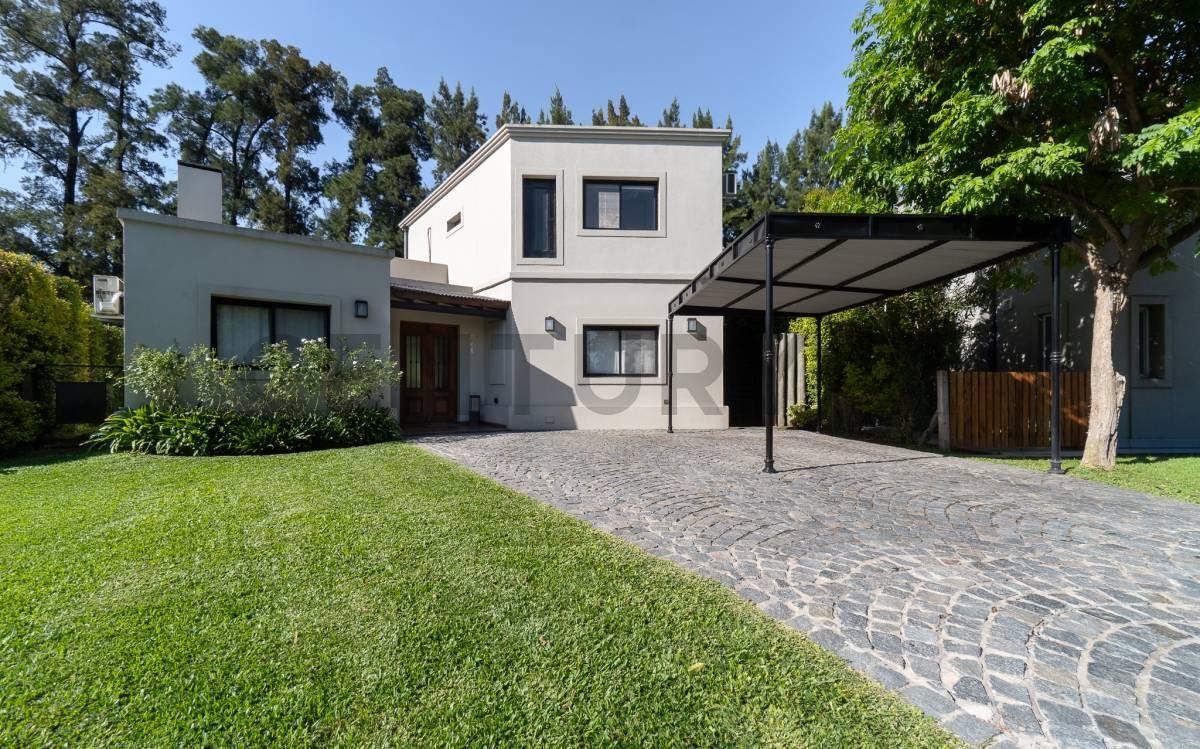 Foto de Casa en Venta en La Escondida – Bella Vista | Parque, Pileta y Parrilla, imagen 5