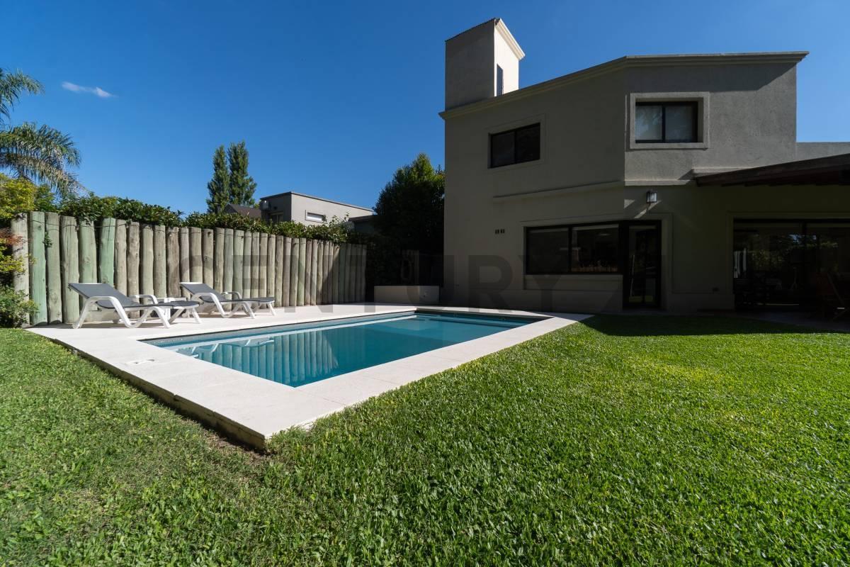 Foto de Casa en Venta en La Escondida – Bella Vista | Parque, Pileta y Parrilla, imagen 3