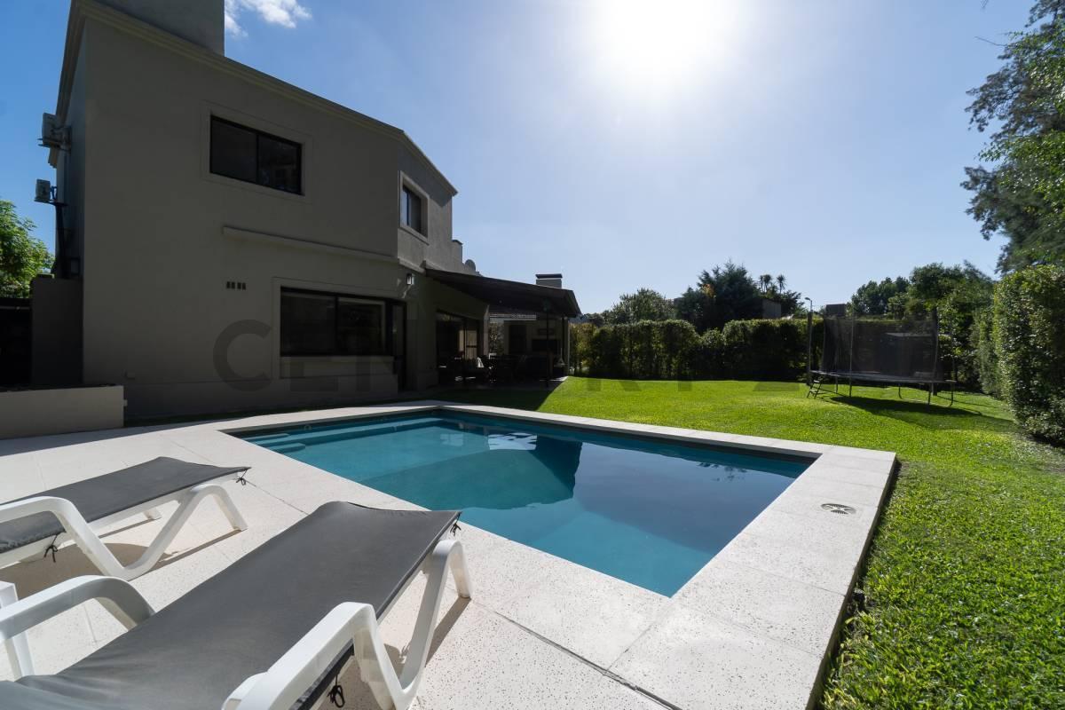 Foto de Casa en Venta en La Escondida – Bella Vista | Parque, Pileta y Parrilla, imagen 1