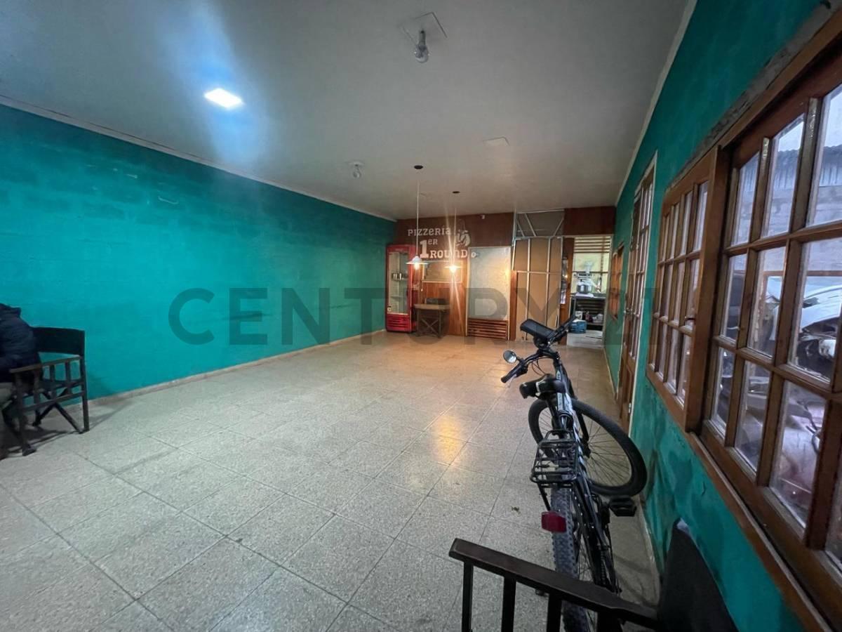 Foto de LOCAL ,QUINCHO Y PILETA. TOMA 100% PERMUTA, imagen 2