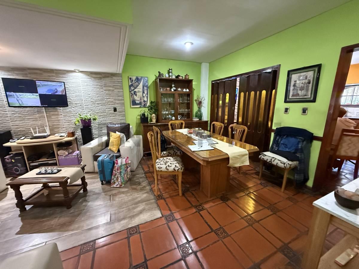 Foto de VENTA CASA 5 AMBIENTES EN HURLINGHAM -APTA CREDITO HIPOTECARIO- TOMA, imagen 2