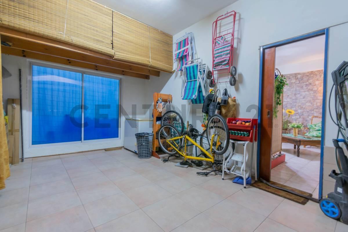 Foto de VENTA CASA 6 AMBIENTES 4 DORMITORIOS + COCHERA + QUINCHO + TERRAZA | LA, imagen 3
