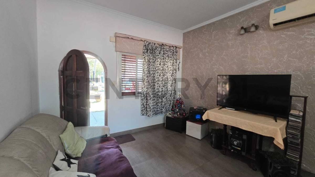 Foto de VENTA CASA 3 AMB EN LANUS, CON COCHERA JARDIN Y PILETA., imagen 5