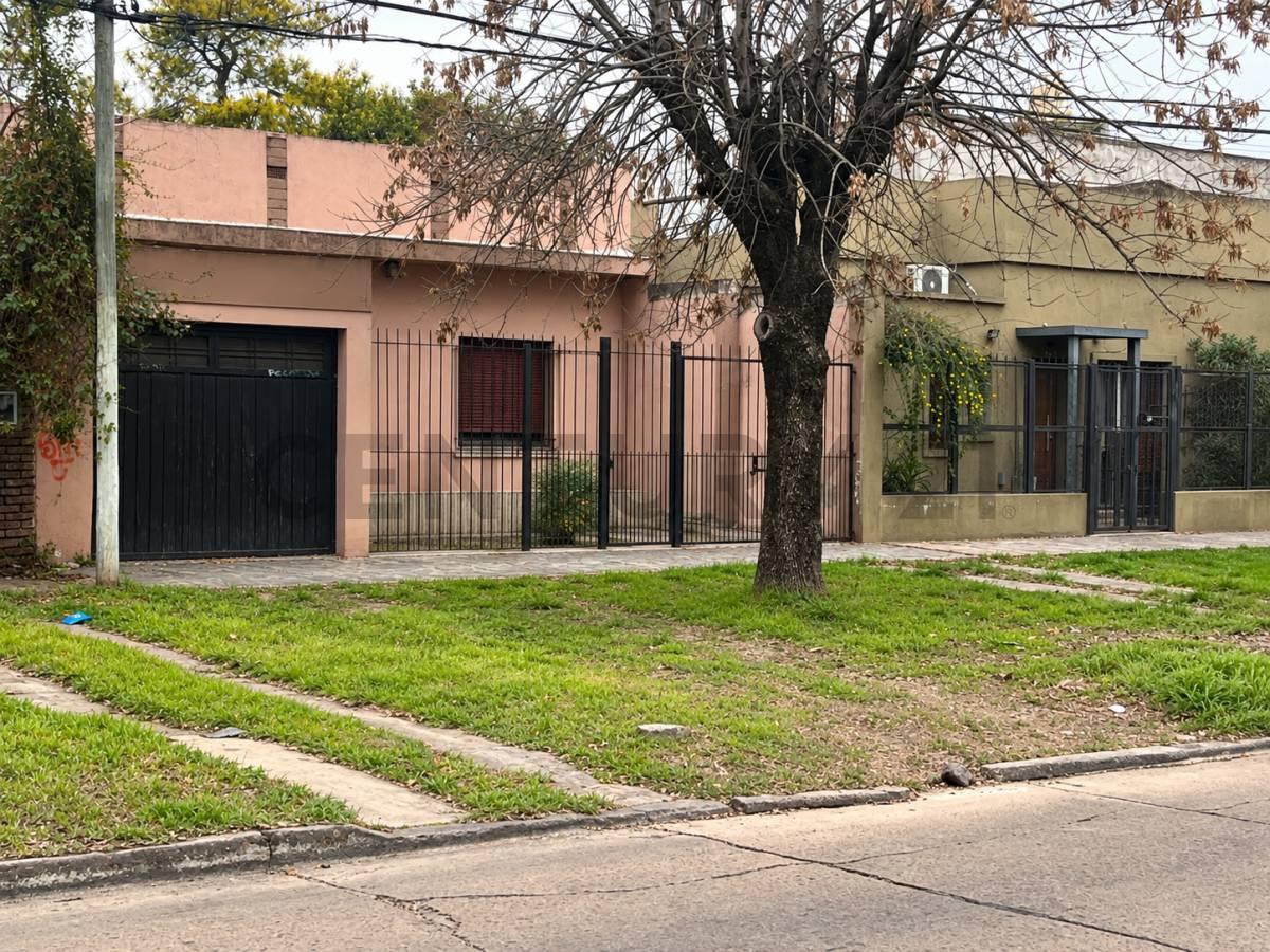 Foto de CASA 3 AMBIENTES EN VENTA EN SAN MIGUEL | PARQUE, PILETA Y GARAJE |, imagen 2