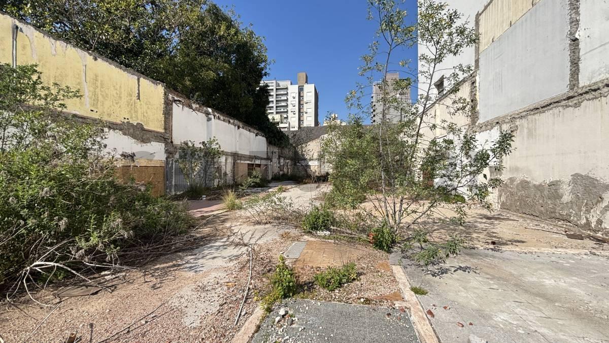 Foto de Lote 877 m² frente a Plaza Grigera – Zona R1.1 Alta Densidad – Lomas de, imagen 5