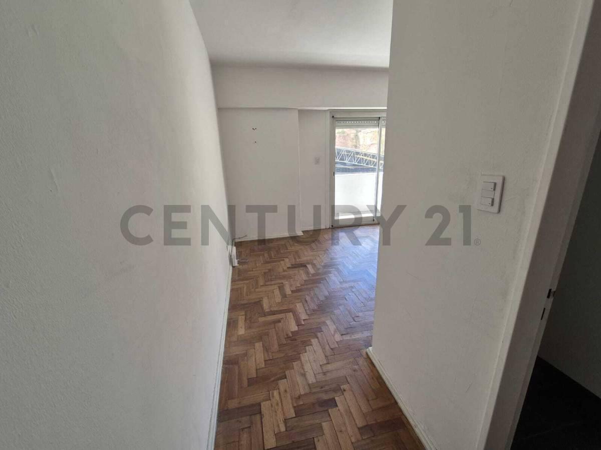 Foto de Venta departamento 2 ambientes con renta en Caballito, imagen 2