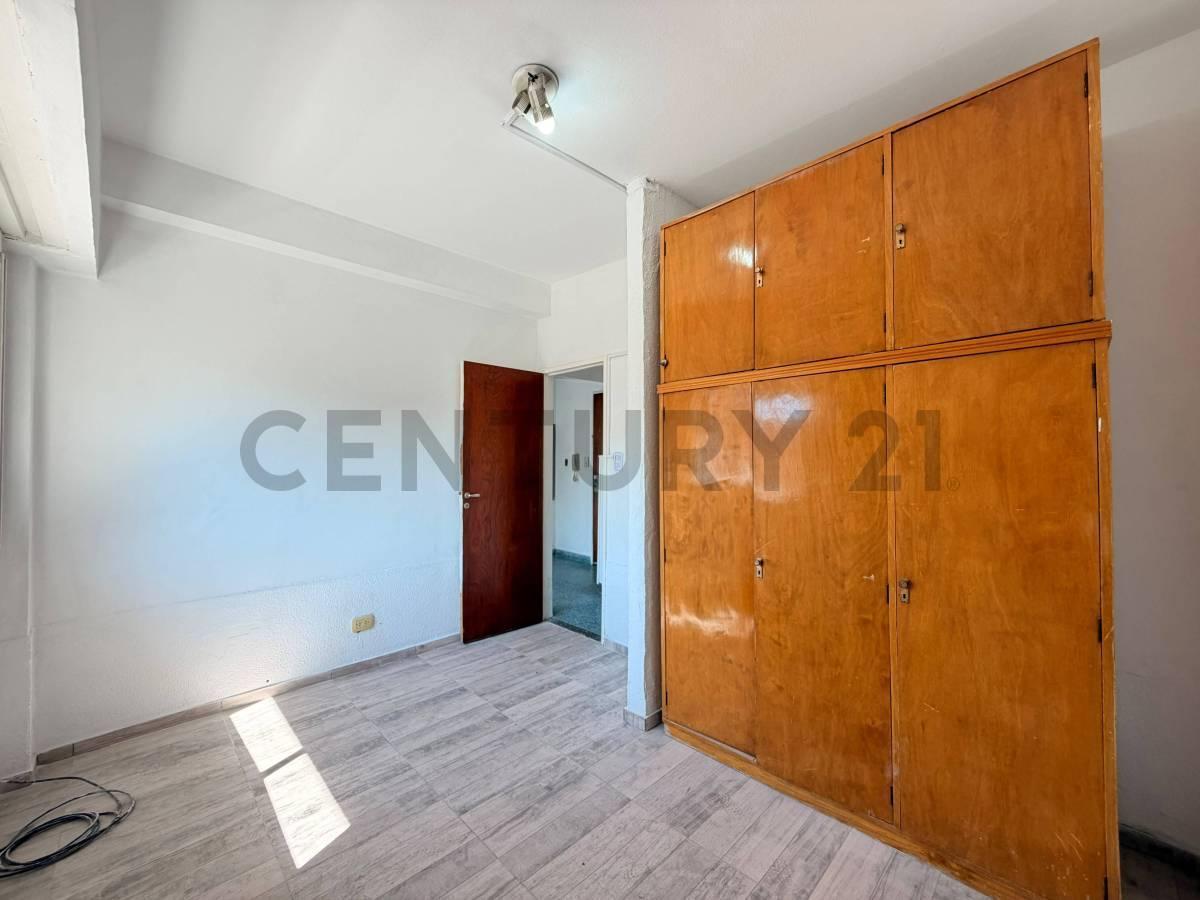 Foto de VENTA DEPARTAMENTO VILLA REAL CON PATIO Y BALCON, imagen 5