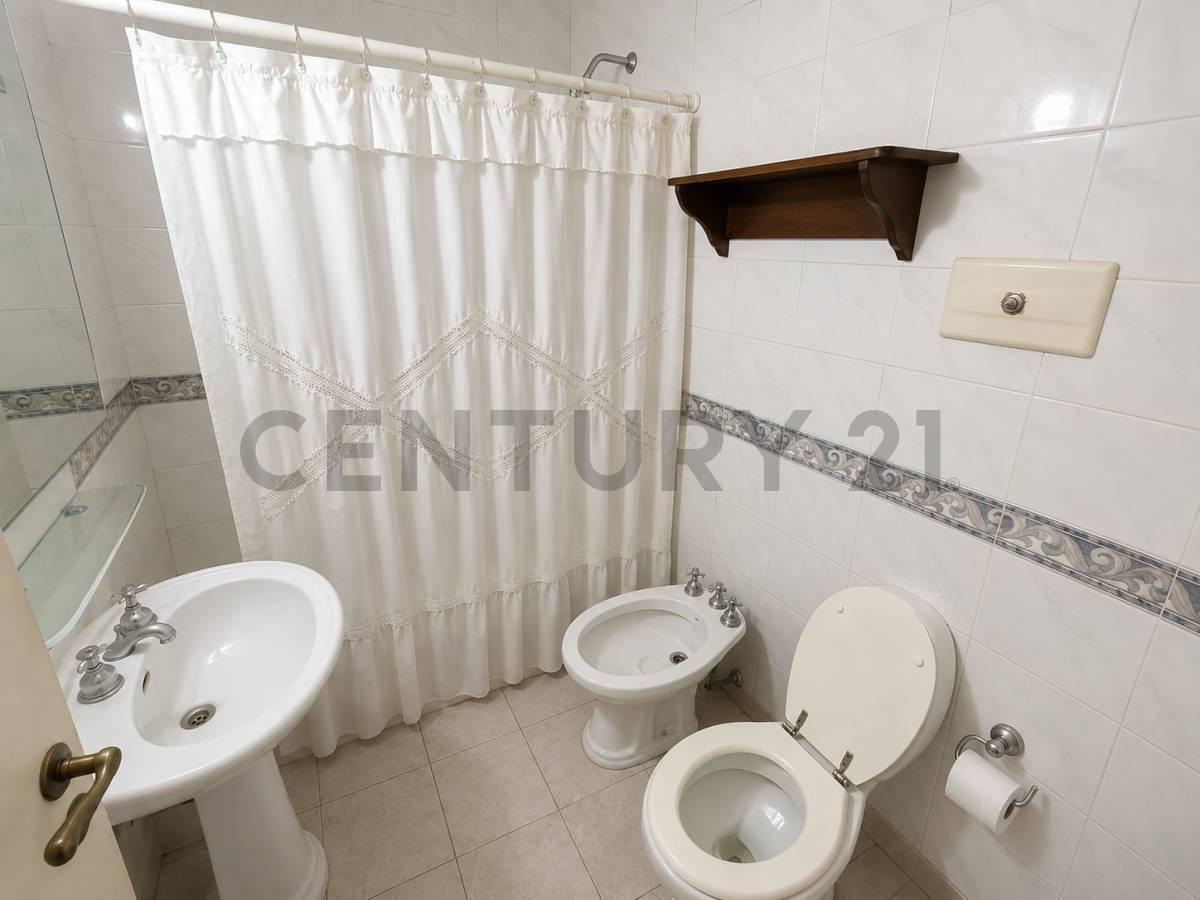 Foto de VENTA DEPARTAMENTO 3 AMBIENTES + DEPENDENCIA EN RECOLETA, imagen 3