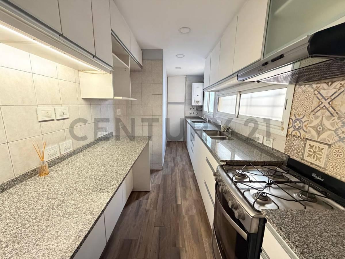 Foto de VENTA DEPARTAMENTO 3 AMBIENTES RECICLADO CON BALCÓN EN VENTA – BARRACAS, imagen 1