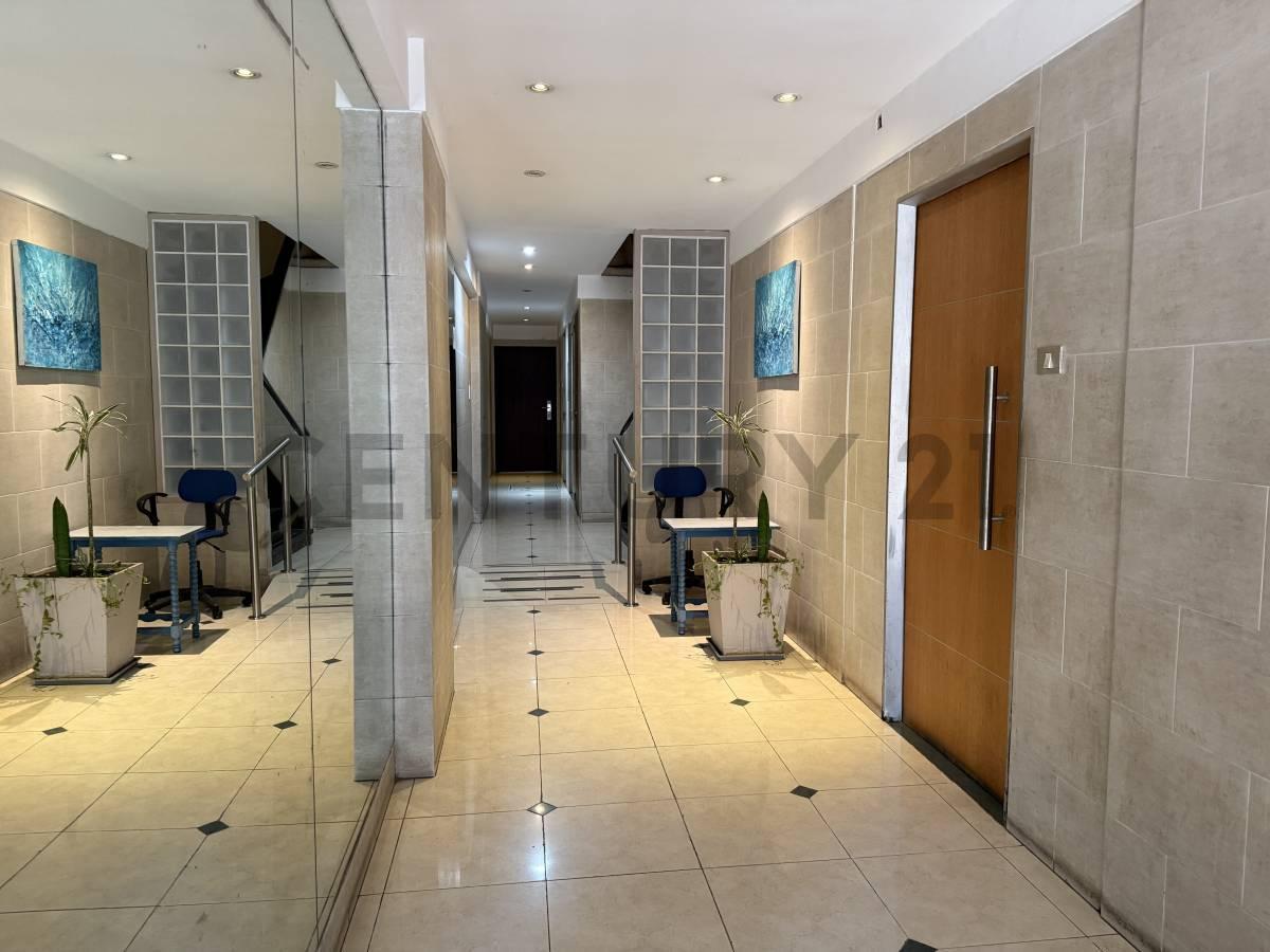 Foto de EN VENTA Departamento 2 ambientes con patio A RECICLAR, imagen 1