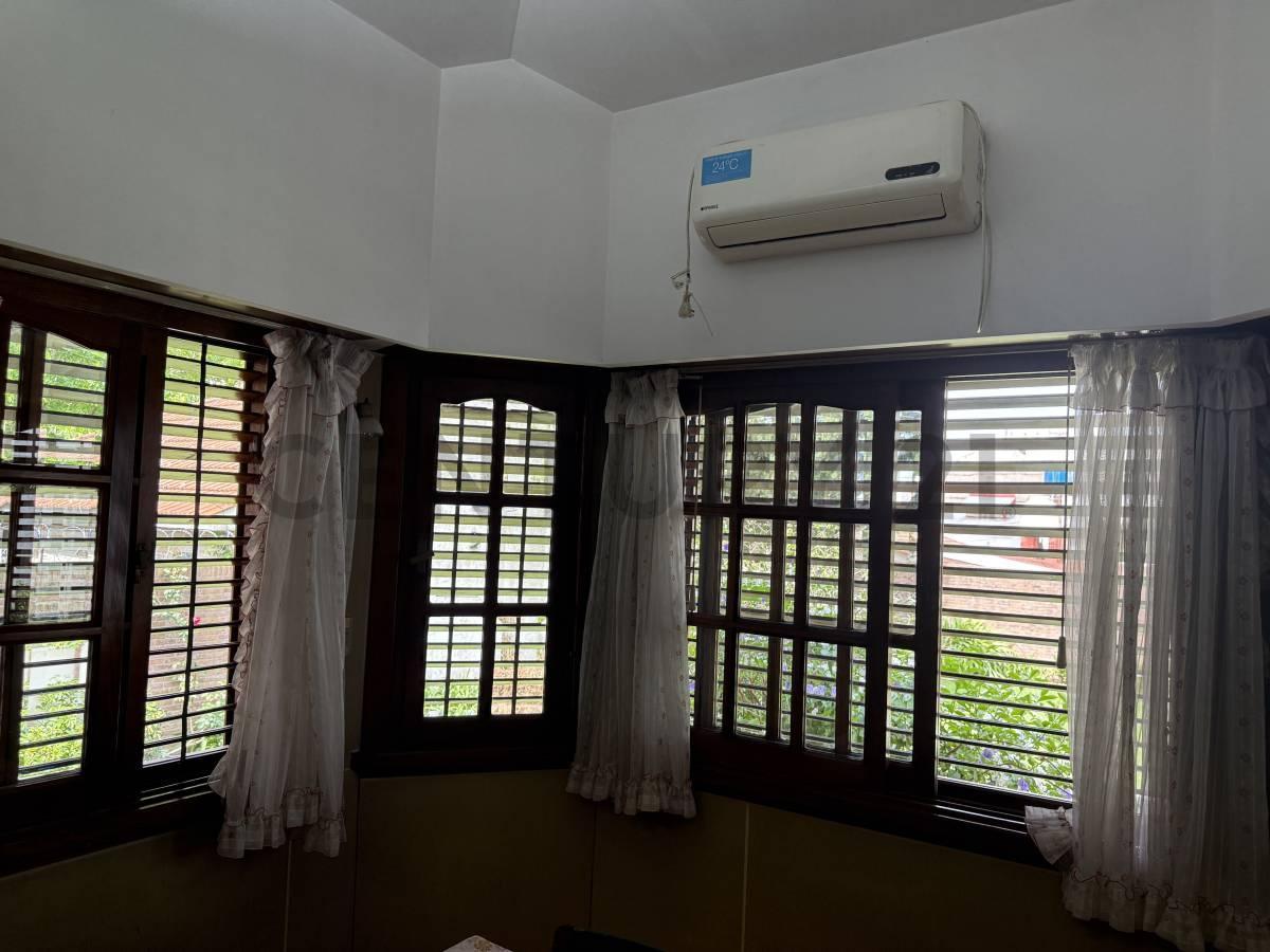 Foto de VENTA CASA 6 AMBIENTES EN SAN MIGUEL – LOTE 720 m² – toma permuta, imagen 2