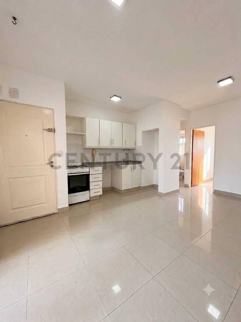 Foto de VENTA/PERMUTA DEPTO 2 AMB. CASEROS CENTRO, imagen 4