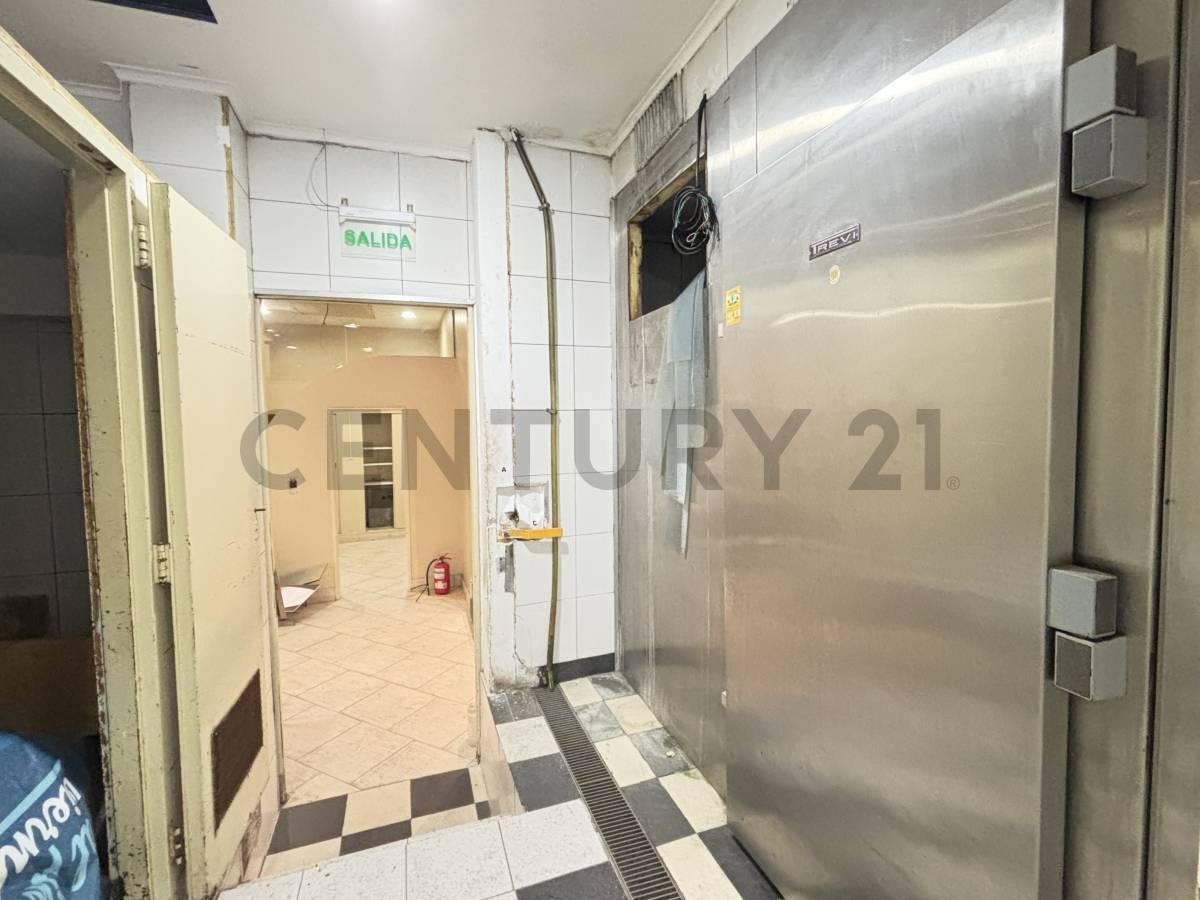 Foto de Alquiler Oficina 687 m² – Edificio Histórico en Galería Güemes, Vista a, imagen 2