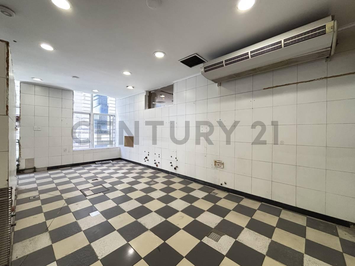 Foto de Alquiler Oficina 687 m² – Edificio Histórico en Galería Güemes, Vista a, imagen 4