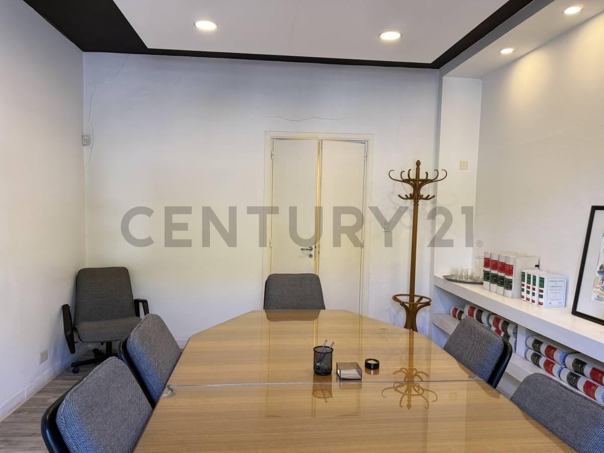 Foto de VENTA OFICINAS / DEPARTAMENTO 6 AMBIENTES EN ESQUINA EMBLEMÁTICA, imagen 4
