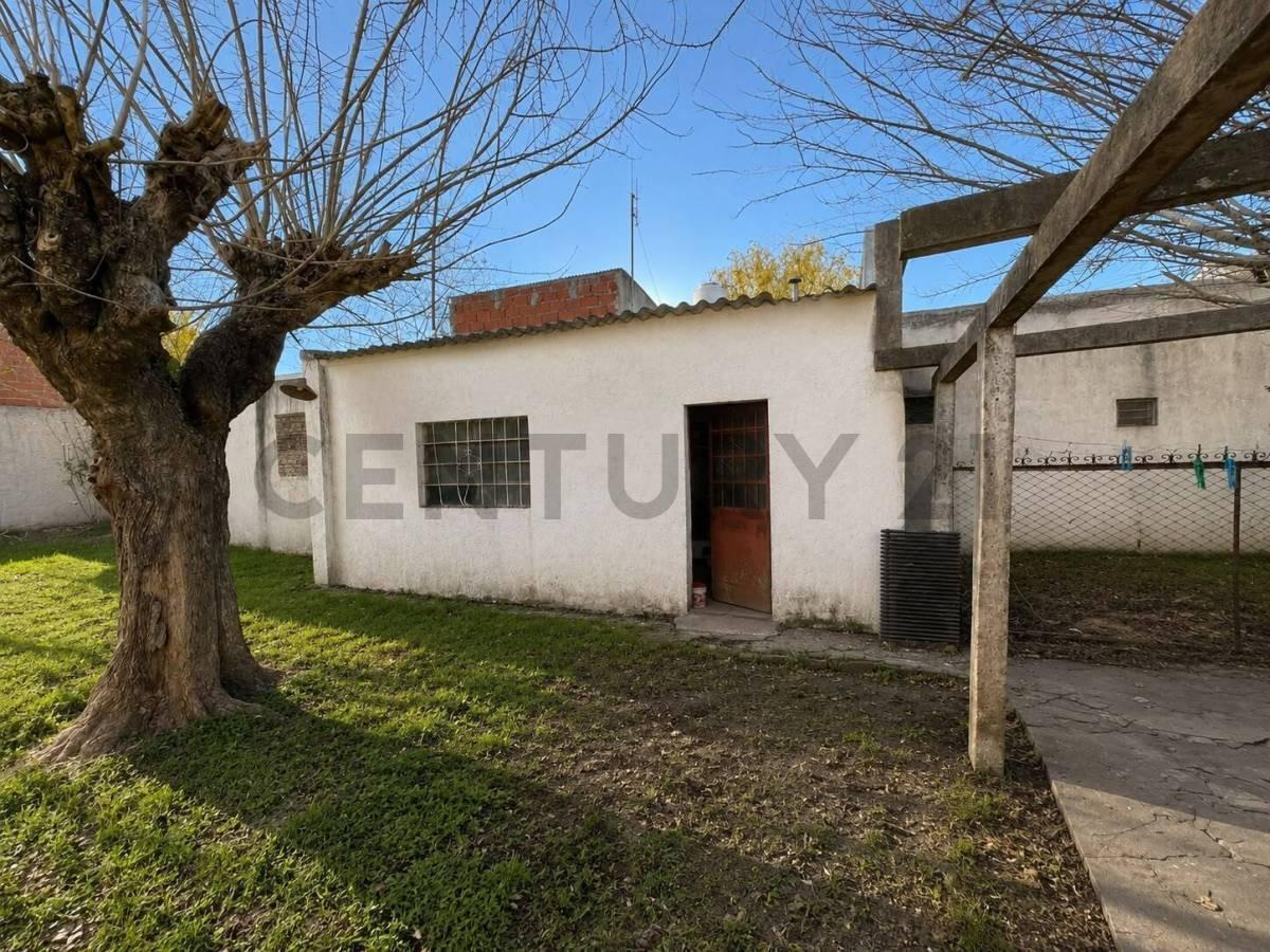 Foto de VENTA OPORTUNIDAD DE INVERSION CASA + LOCAL SOBRE LOTE DE 444m2, imagen 5