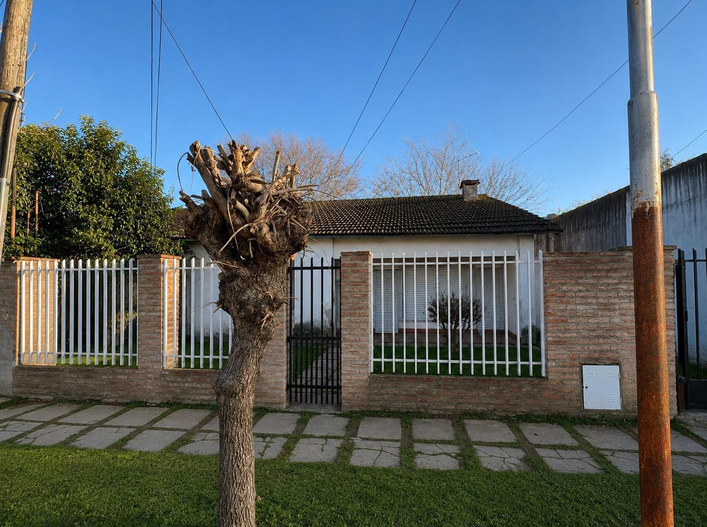 Foto de Venta Oportunidad de Inversion Casa + Local Sobre Lote de 444 m², imagen 2