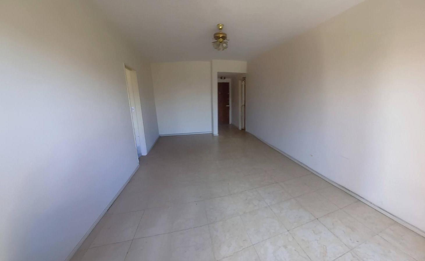 Venta Departamento 3 amb piso alto luminoso en Monserrat.