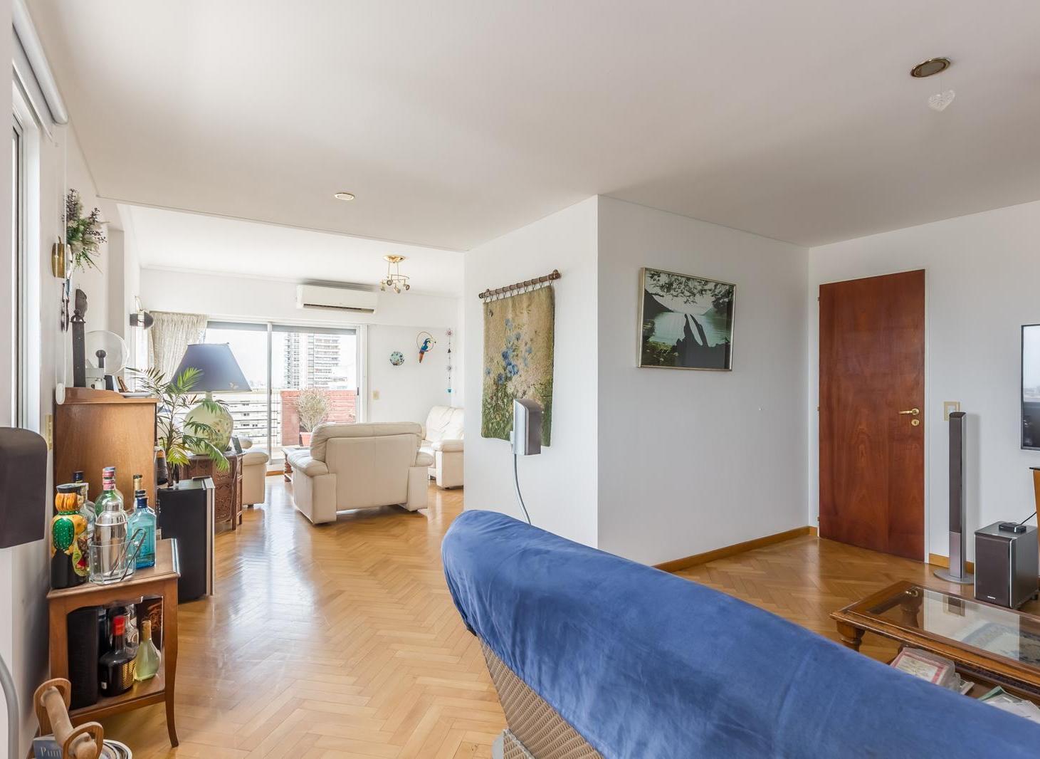 Villa Urquiza: Venta Excelente Duplex 5 ambientes, cochera doble, baulera.