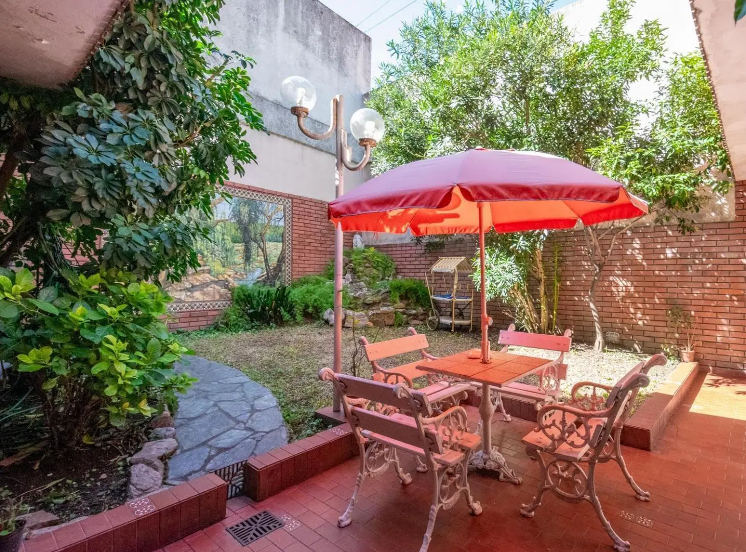 Casa 7 ambientes-5 dormitorios-Quincho-Cochera-Patio-Balcón terraza-Dependencia (Velez Sarsfield) 2