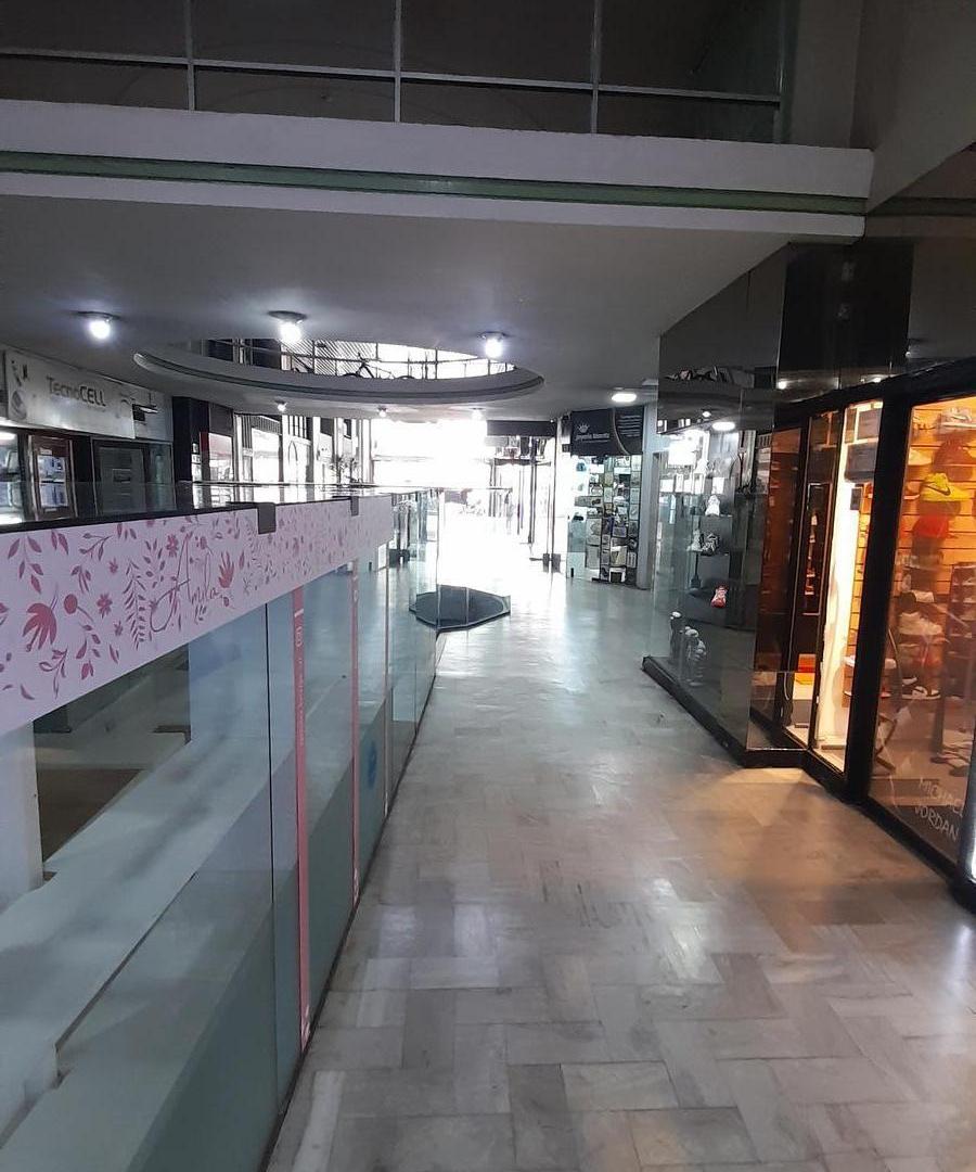 Foto de Oportunidad en Flores 2 Locales en Galería Center, sobre Av.Rivadavia, imagen 4