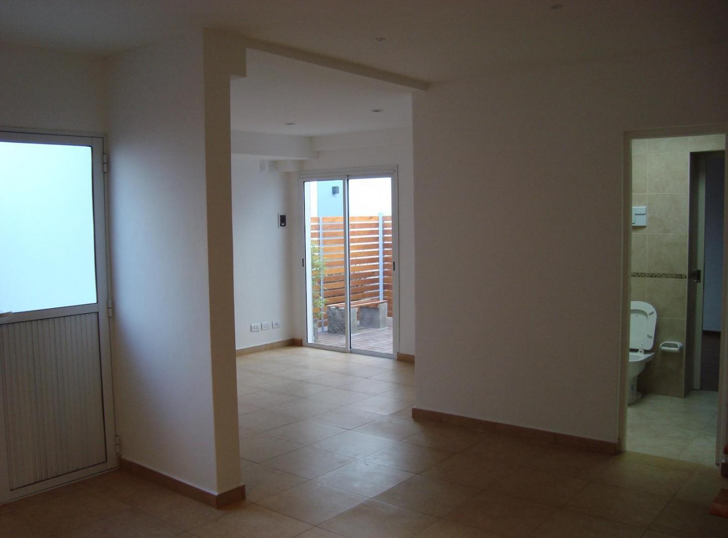 Foto de ALQUILER 24 MESES PH 3 AMBIENTES CON DOS PATIOS, imagen 1