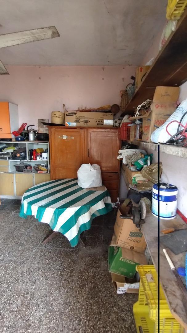 AMPLIA VIVIENDA CON TRES GARAGES