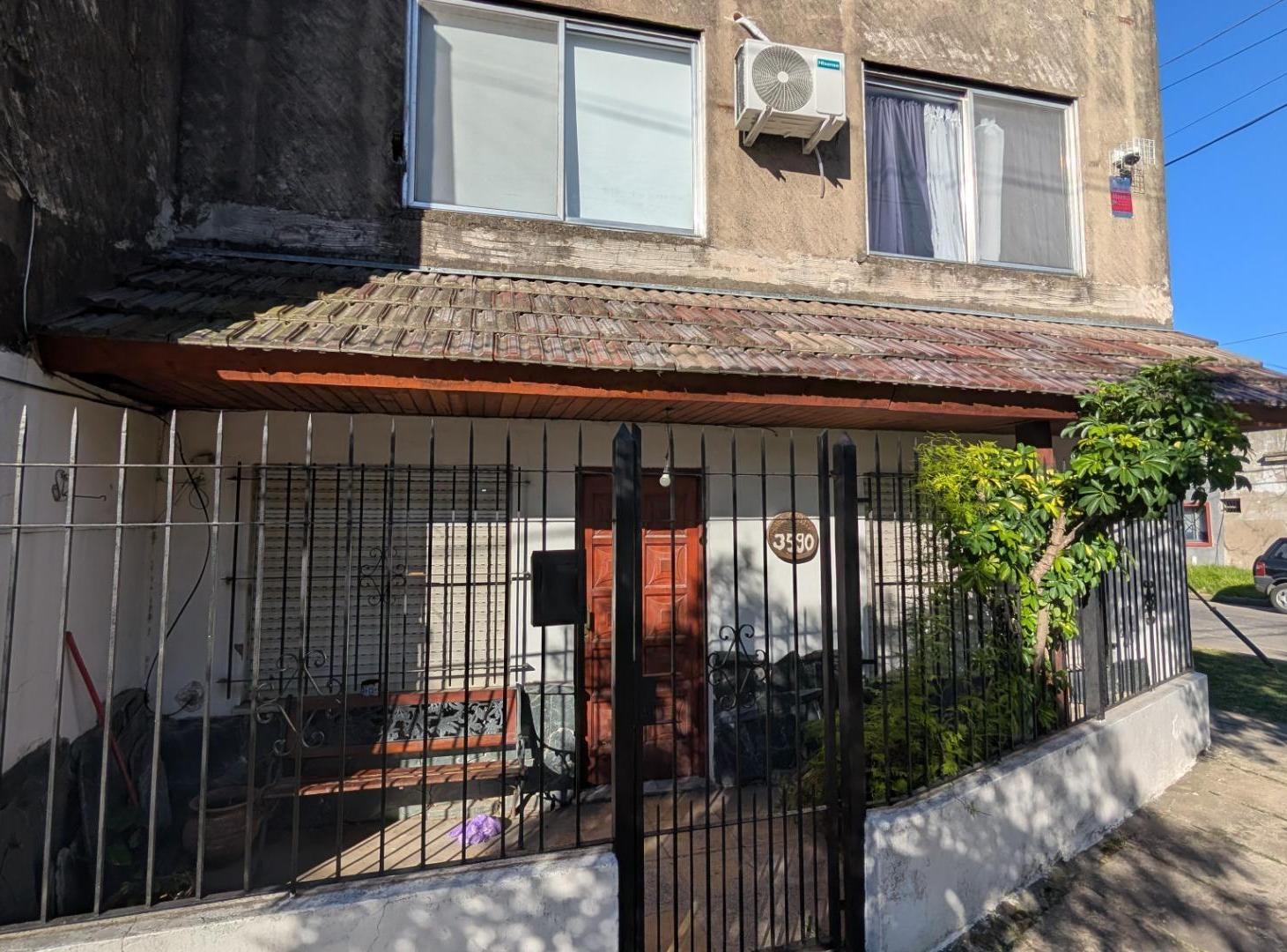 Casa para dos familias Calle Ramon Cabrero Lanús M. Chingolo