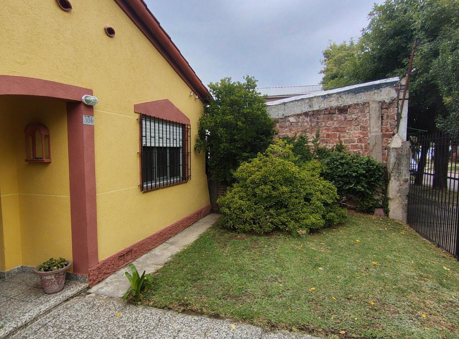 LINDA CASA TECHO A DOS AGUAS