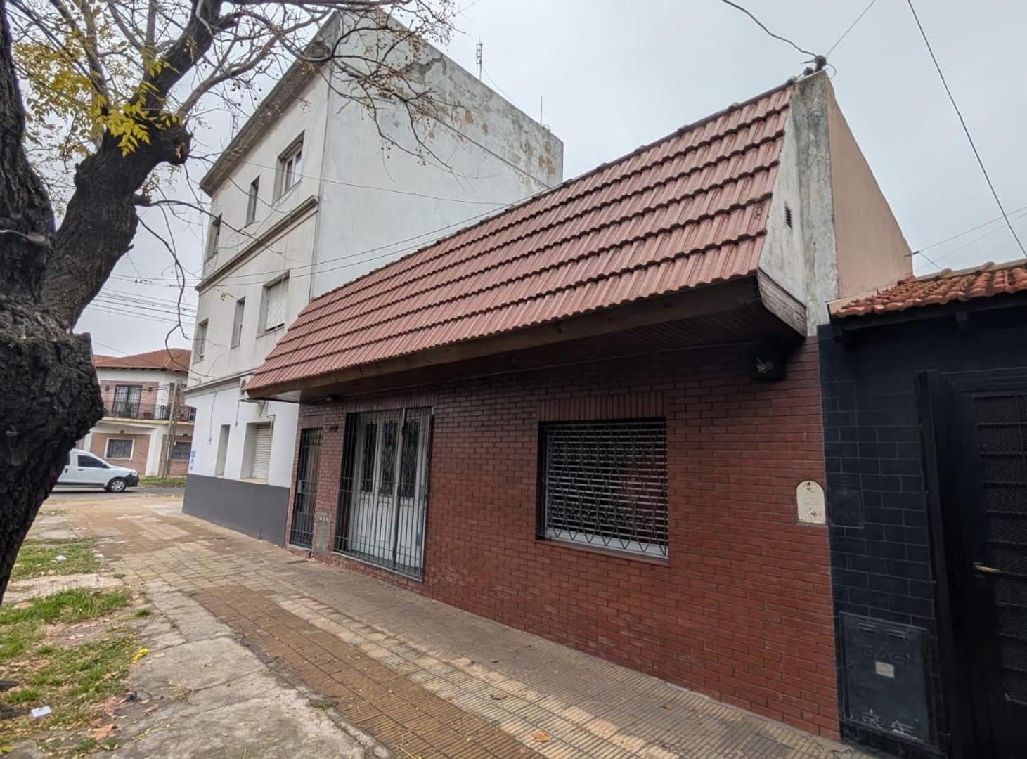 Casa de 3 Amb.Patio y Garaje, Lujan 2200 Lanus E