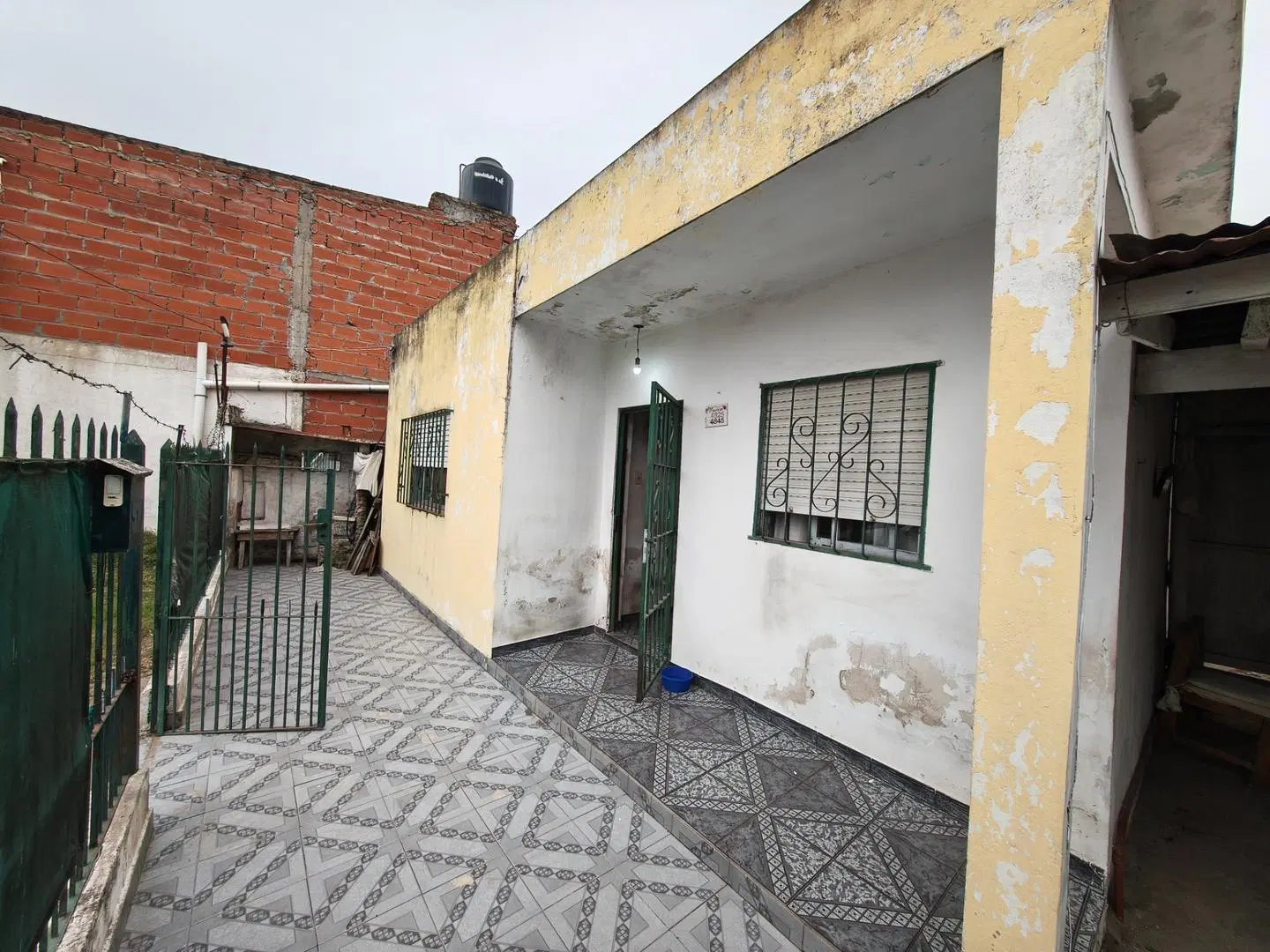 CASA DE MAMPOSTERIA TECHO DE LOSA (POSESIÓN) 2