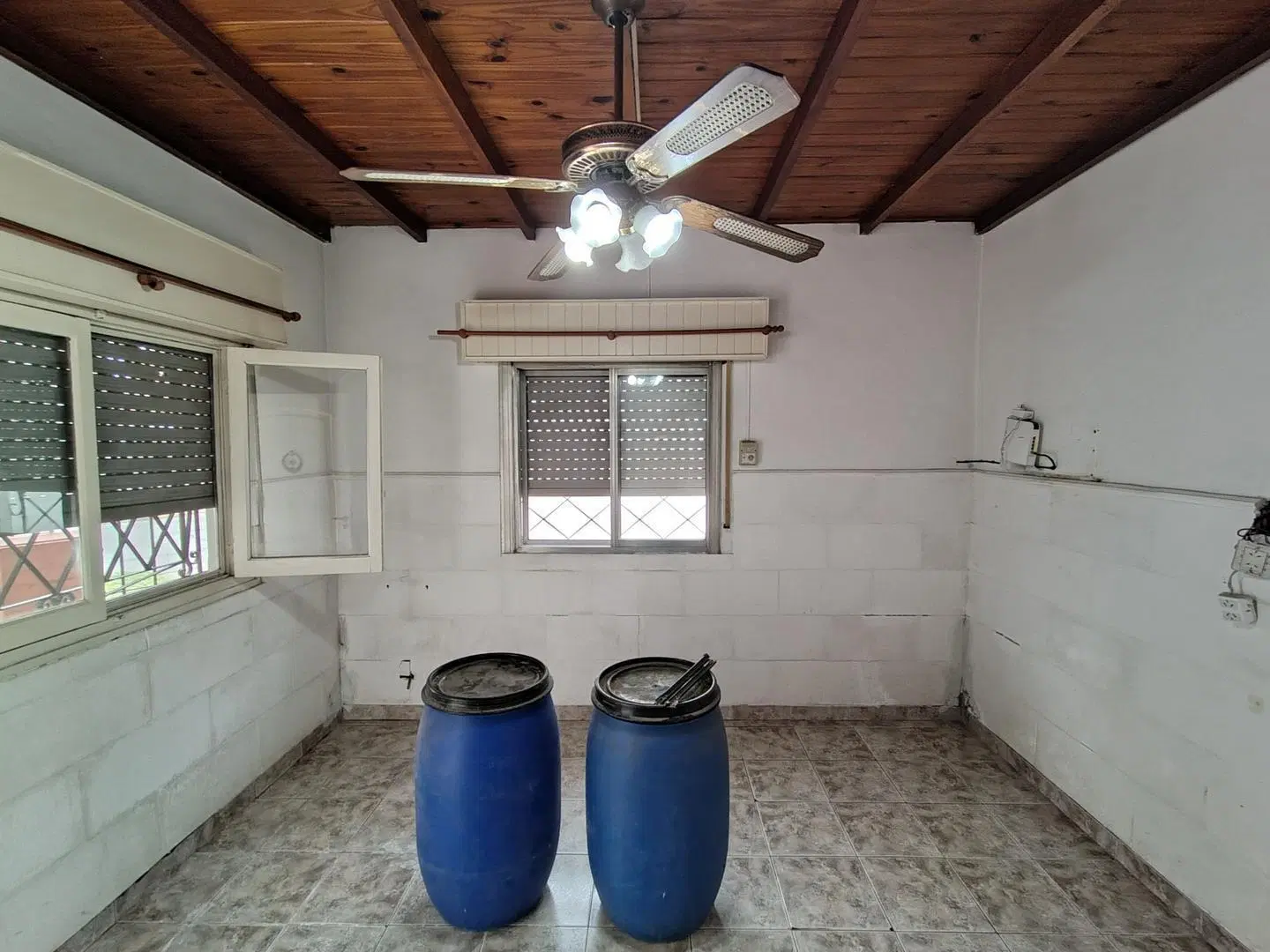 HERMOSA CASA FRENTE AL PARQUE LINEAL DE MONTE CHINGOLO 5