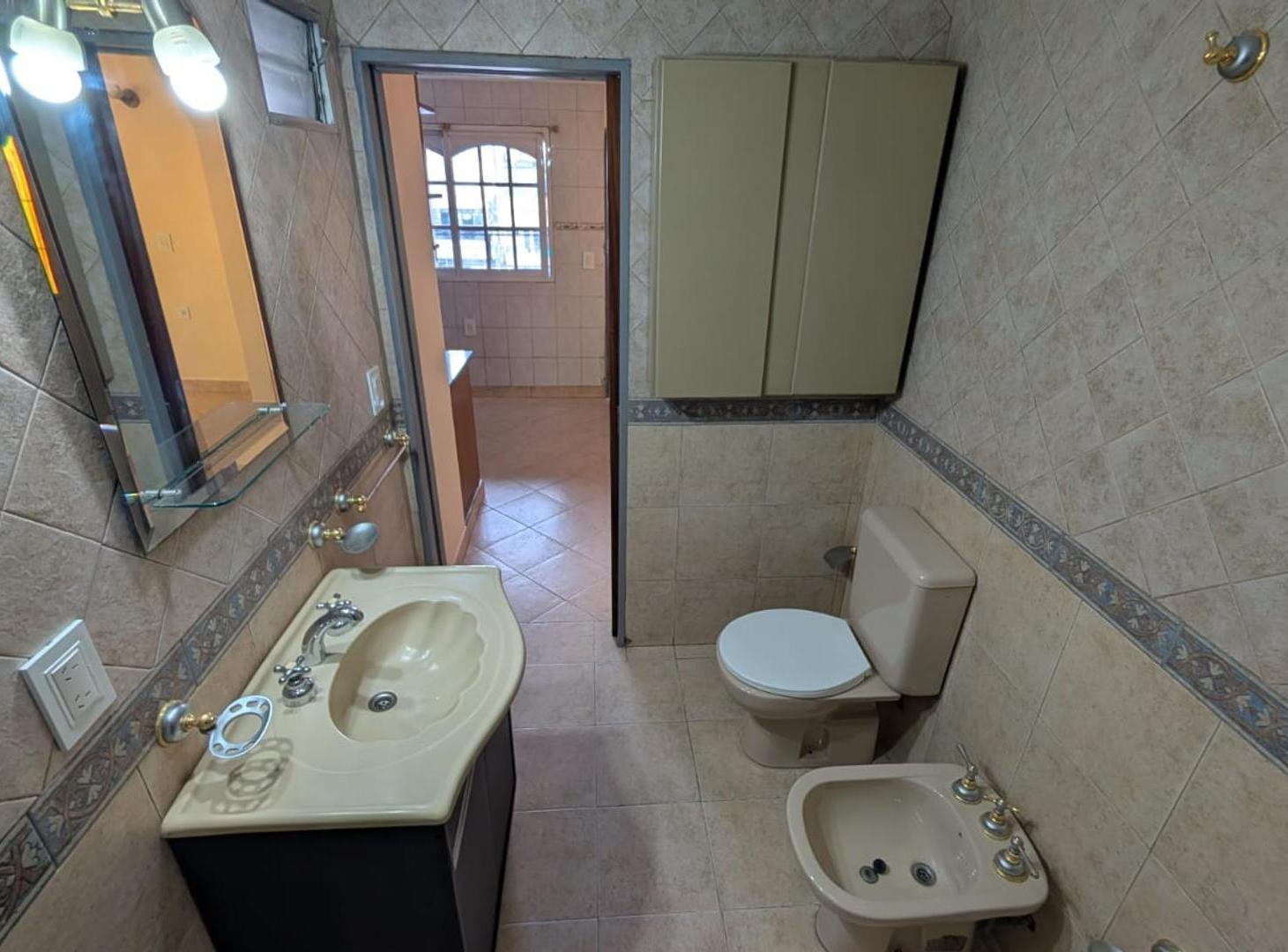 Foto de Alquiler Departamento 2 AMb Av H. Yrigoyen 5100 Lanus Oeste, imagen 2