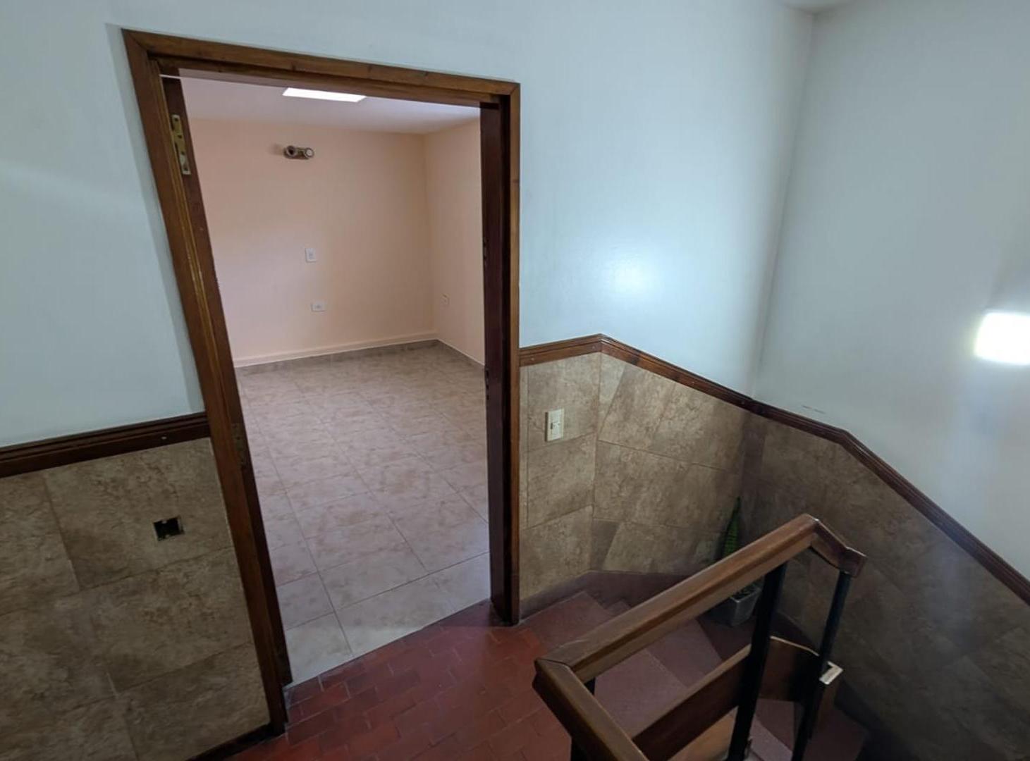 Foto de Alquiler Departamento 2 AMb Av H. Yrigoyen 5100 Lanus Oeste, imagen 3