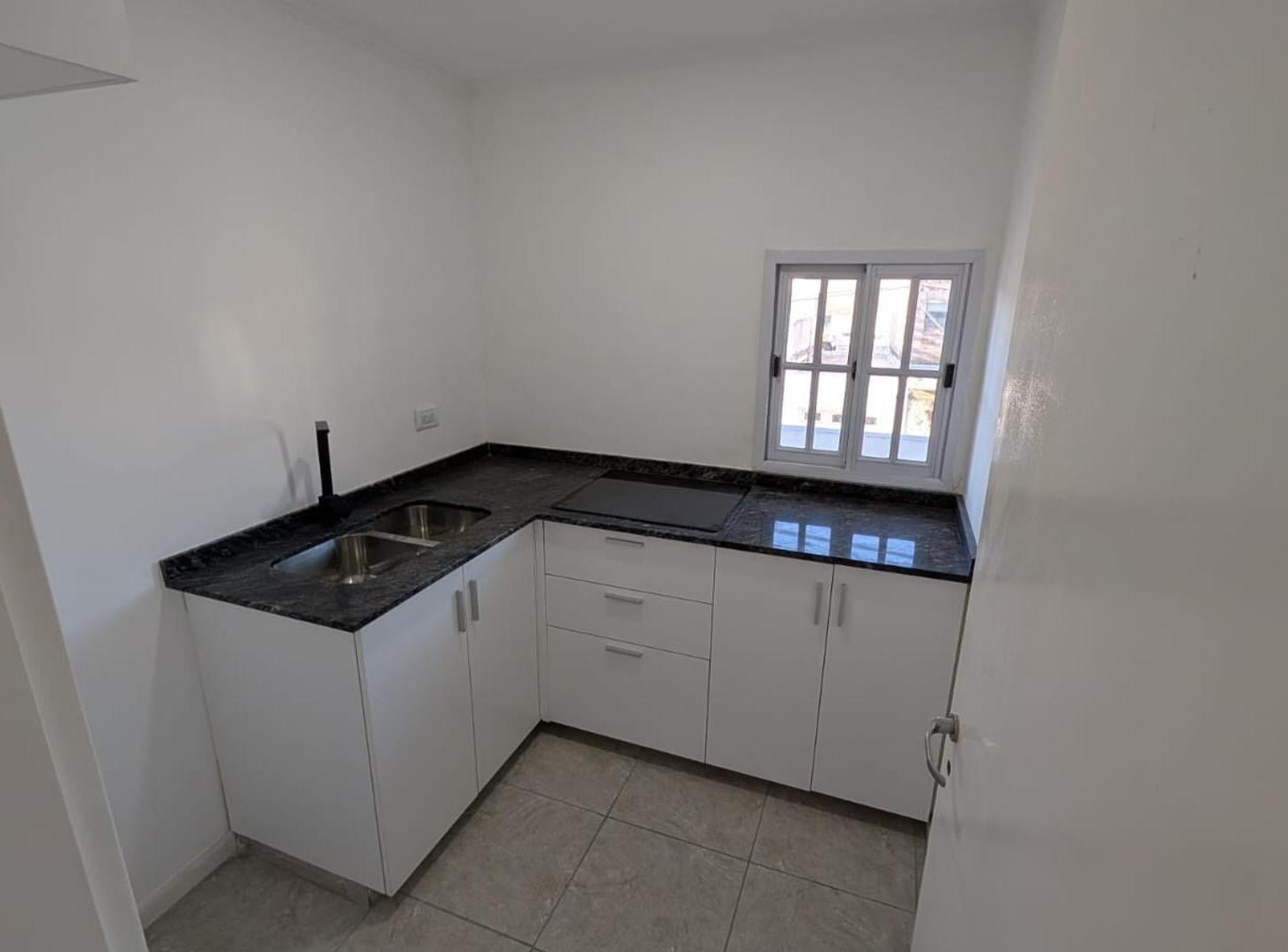 Foto de Departamento de 2 Ambientes Tuyuti al 1800 Lanus Oeste, imagen 1