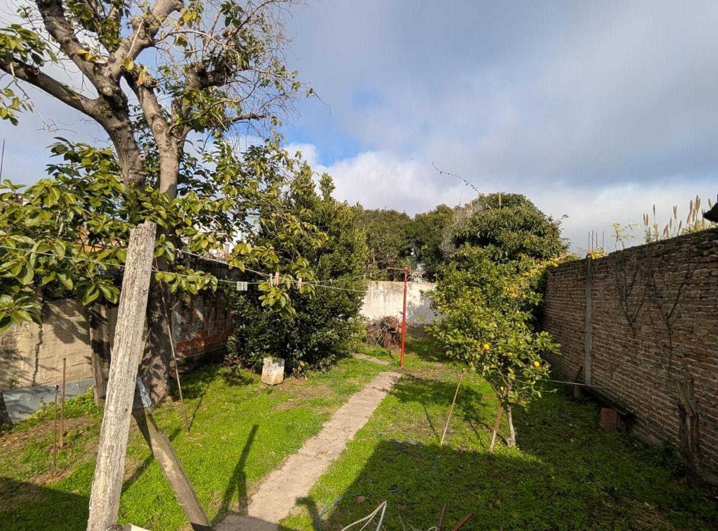 Foto de Lote de terreno con casa M. Weild 3200 Lanus E, imagen 1
