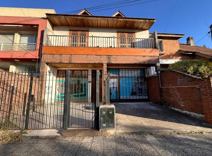 Oportunidad unica en Castelar Norte - Ideal vivienda con local comercial o inversion