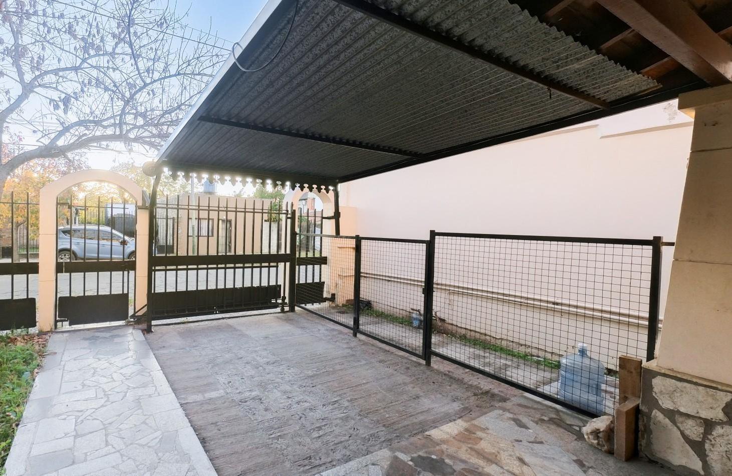 Foto de Hermosa Casa de 5 Ambientes en Dos Plantas con Cochera - ¡Apto Credito!, imagen 3