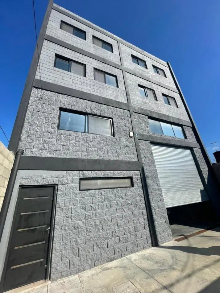 Deposito Industrial En Block 420m² Con Montacargas - Ituzaingo Norte 2