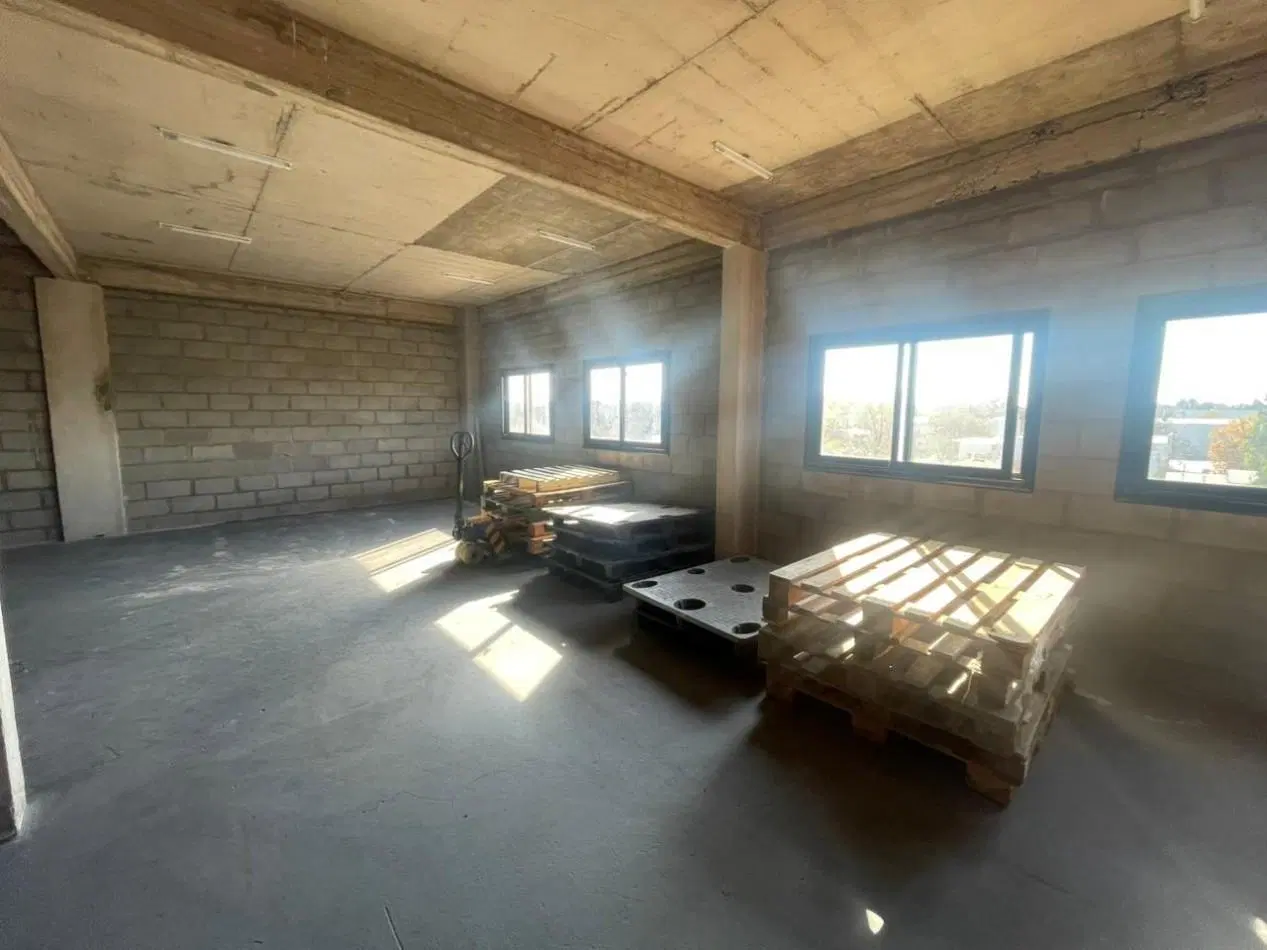 Deposito Industrial En Block 420m² Con Montacargas - Ituzaingo Norte 5