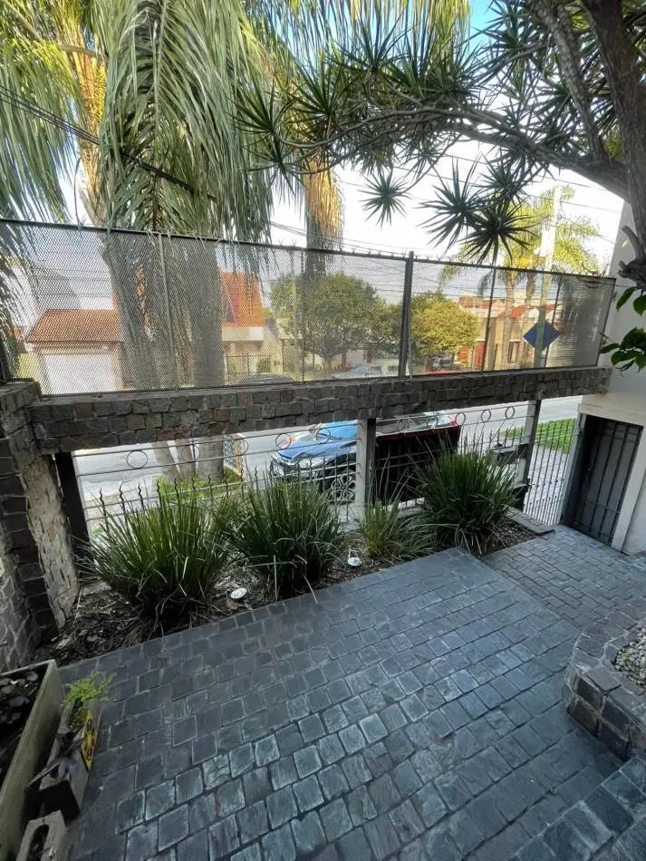 CASA 3 AMBIENTES C/PILETA CASTELAR NORTE 4