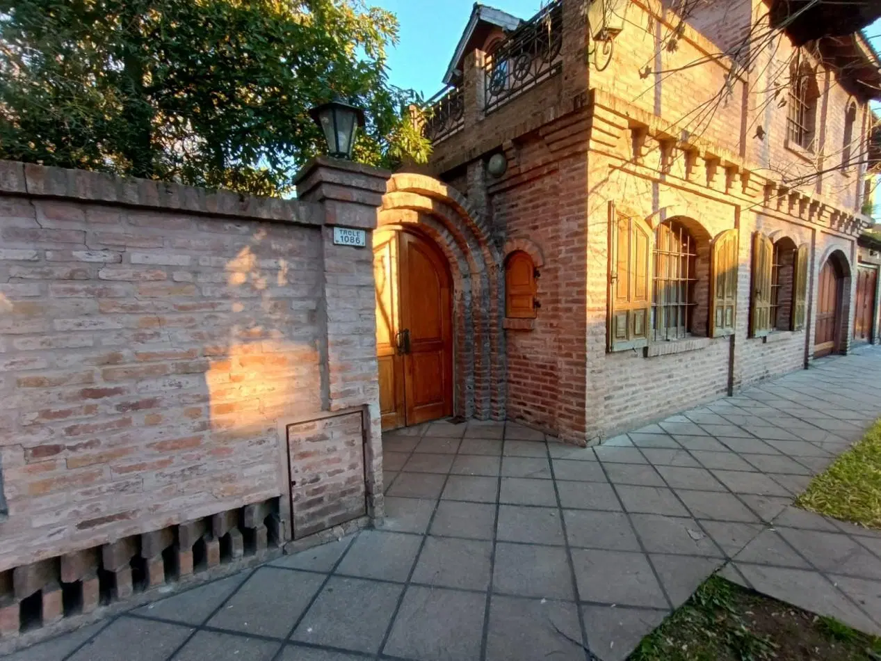 Venta casa 5 ambientes amplio parque 2