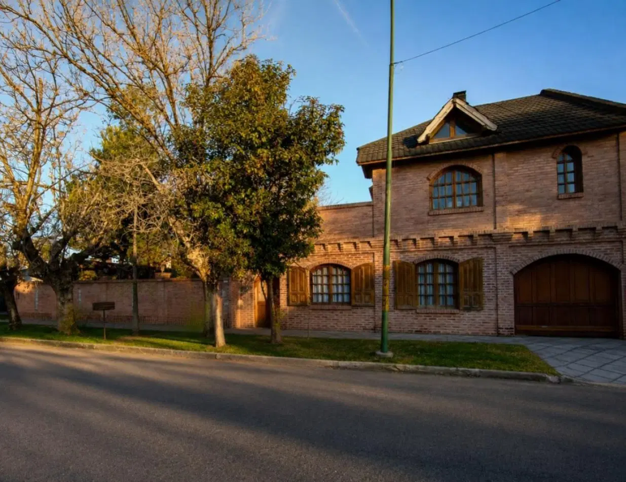 Venta casa 5 ambientes amplio parque 3