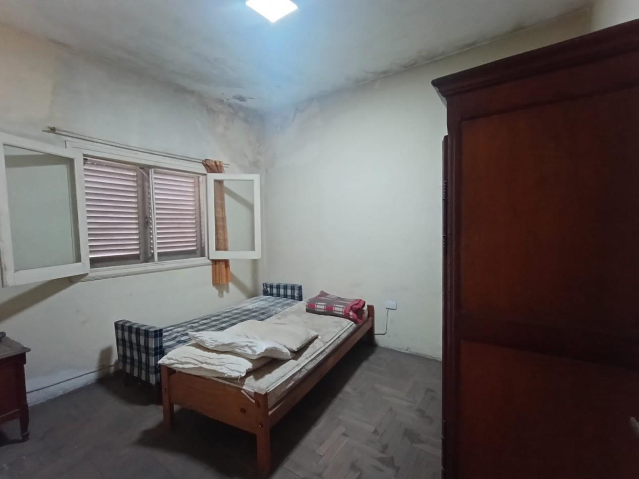 Foto de Venta casa 3 ambientes Castelar A RECICLAR 10 x 38mts APTO CREDITO, imagen 1