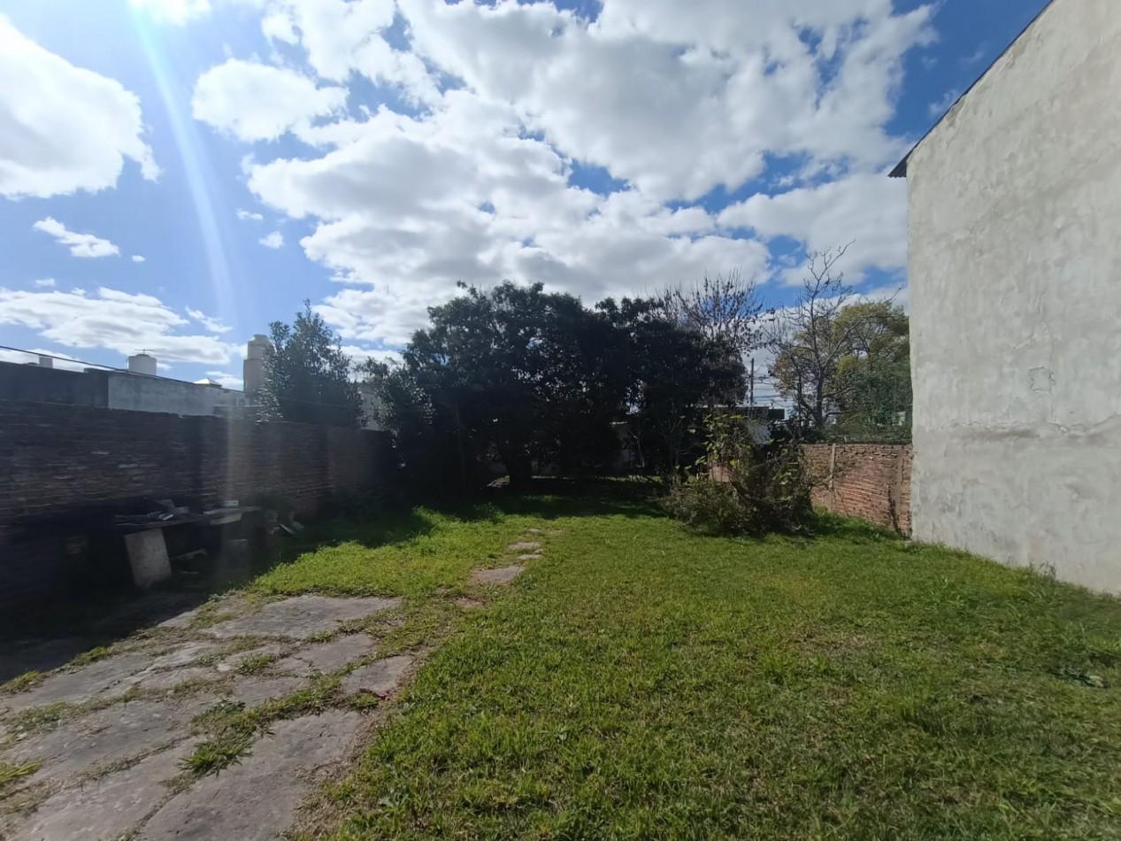 Foto de Venta casa 3 ambientes Castelar A RECICLAR 10 x 38mts APTO CREDITO, imagen 4