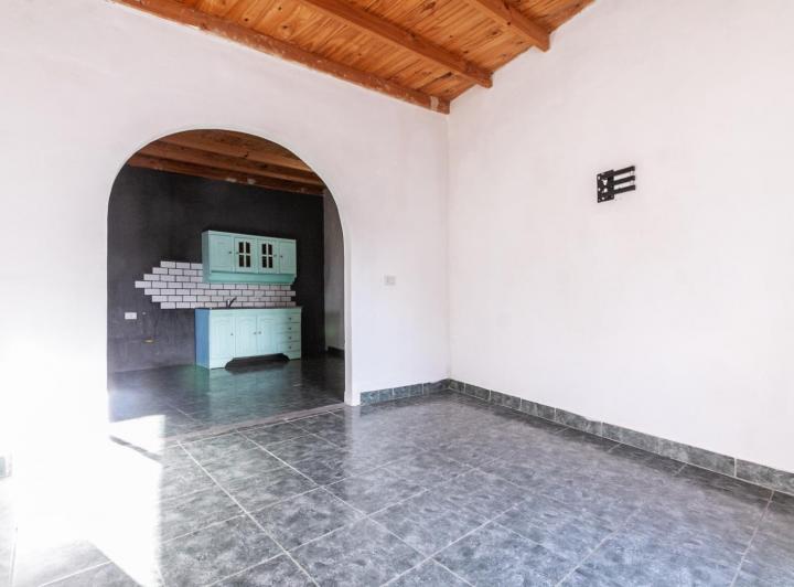 Venta de Departamentos en Block con 2 Locales y Cochera. 1