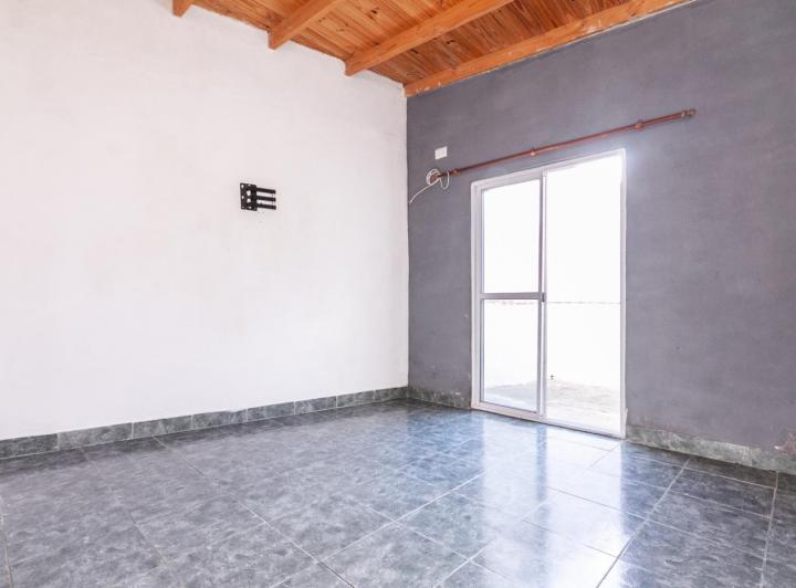 Venta de Departamentos en Block con 2 Locales y Cochera. 5